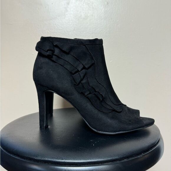 SALE! Black Unisa Faux Suede Peep Toe Booties Size 7 EUC - Picture 2 of 6